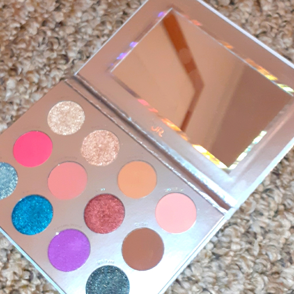 Eyeshadow palette